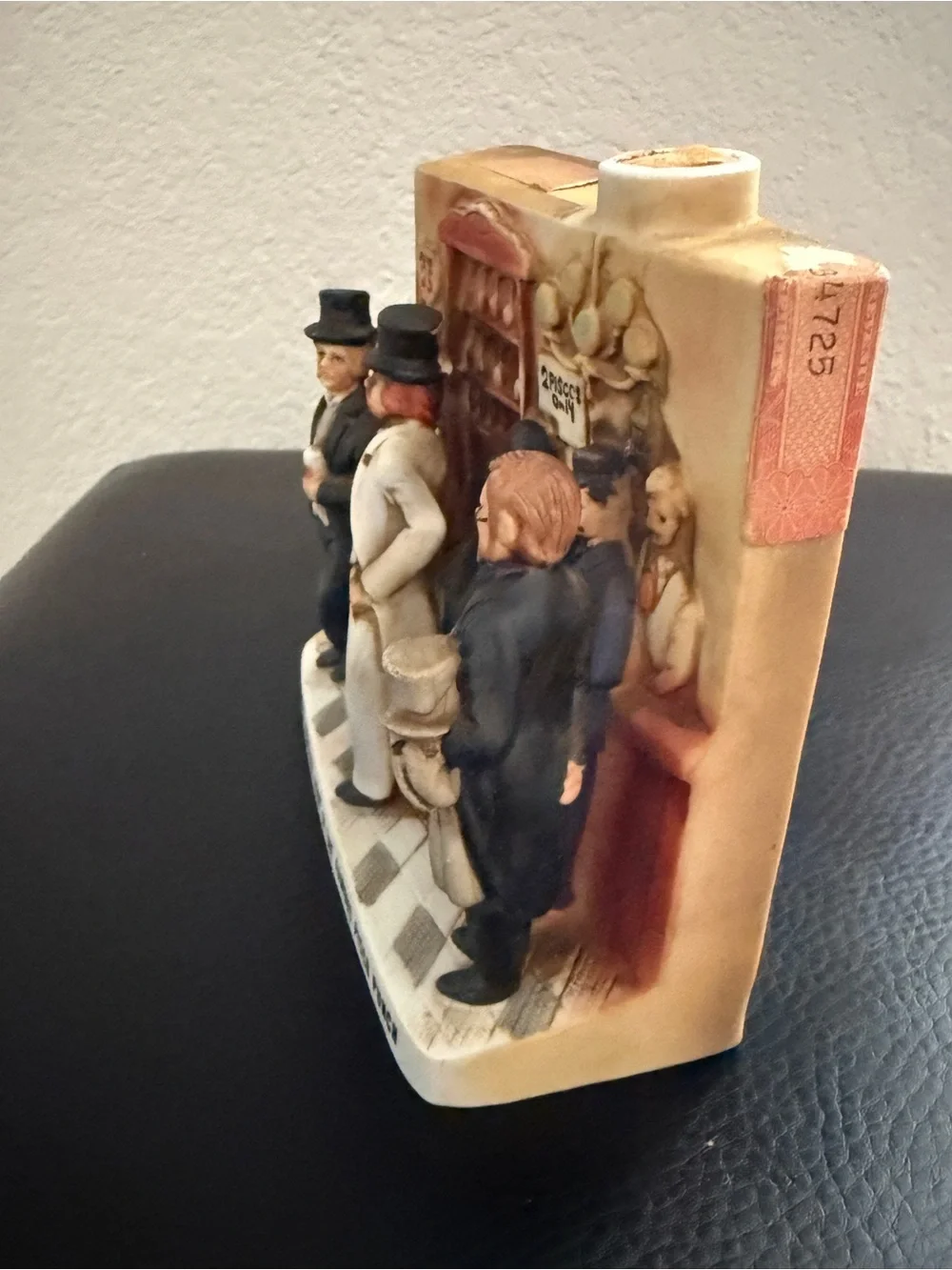 Vintage Style Resin Bar Scene Figurine - Cream and Brown